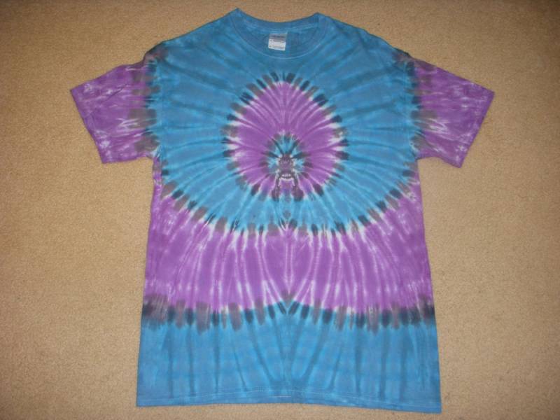 M Tie Dye Tshirt, Blau Graue Spinne Design, Medium M Tie Dye Tshirt, Blau Graue Spinne Design, Medium von syllishirts