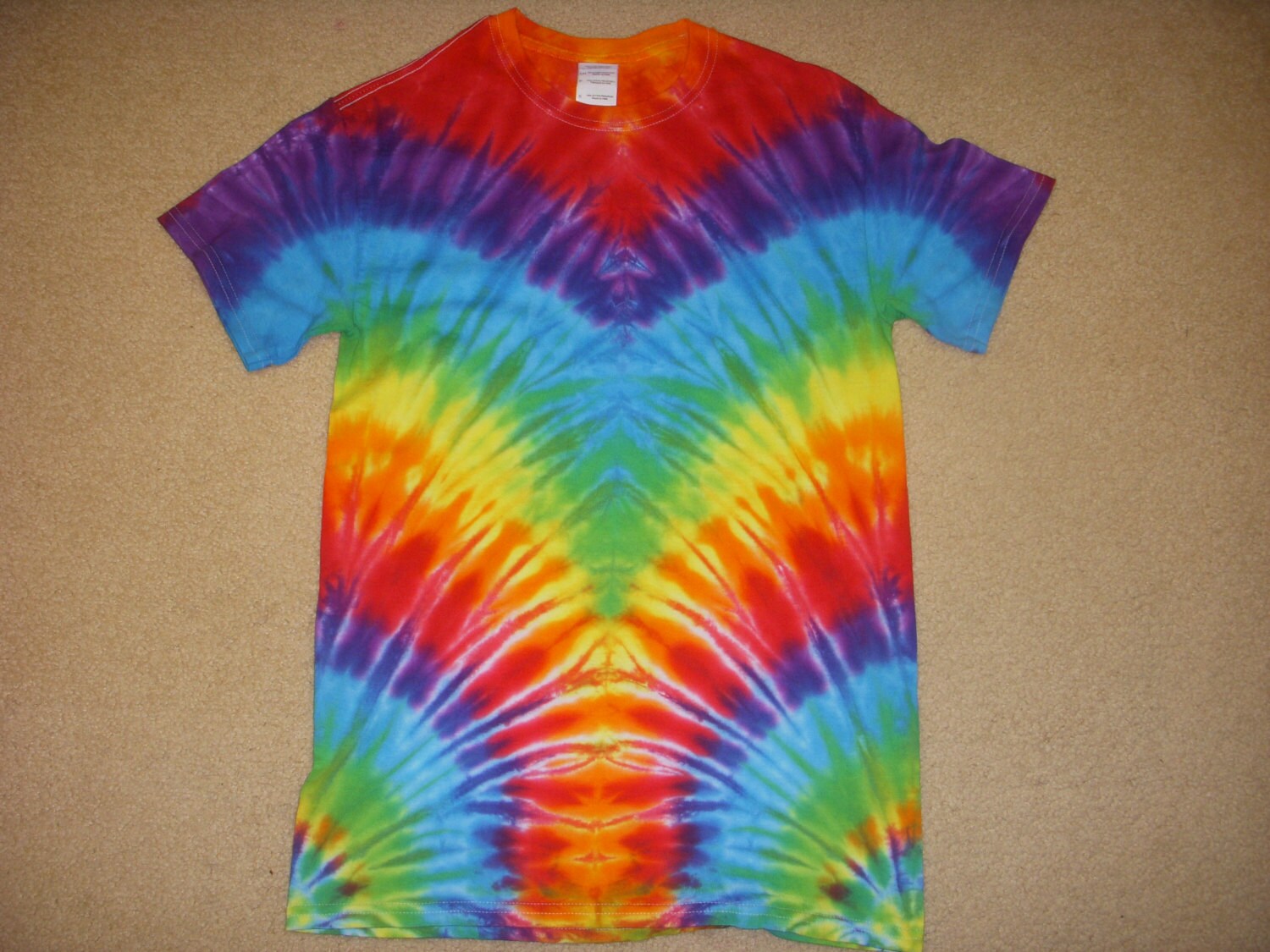 S-Krawatte T-Shirt Färben, Regenbogen, Klein Spiegel S-Krawatte T-Shirt Färben, Regenbogen, Klein Spiegel von syllishirts