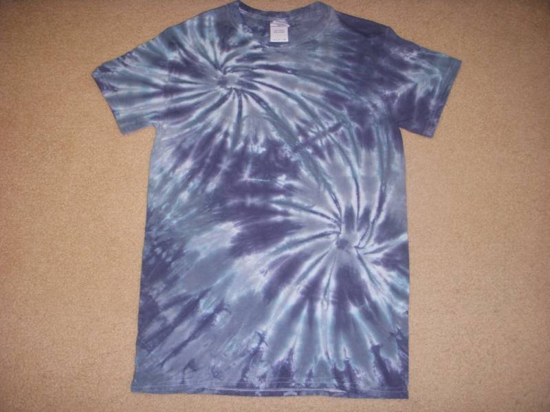 S Tie Dye Tshirt, Schattierungen Von Grau, Klein von syllishirts
