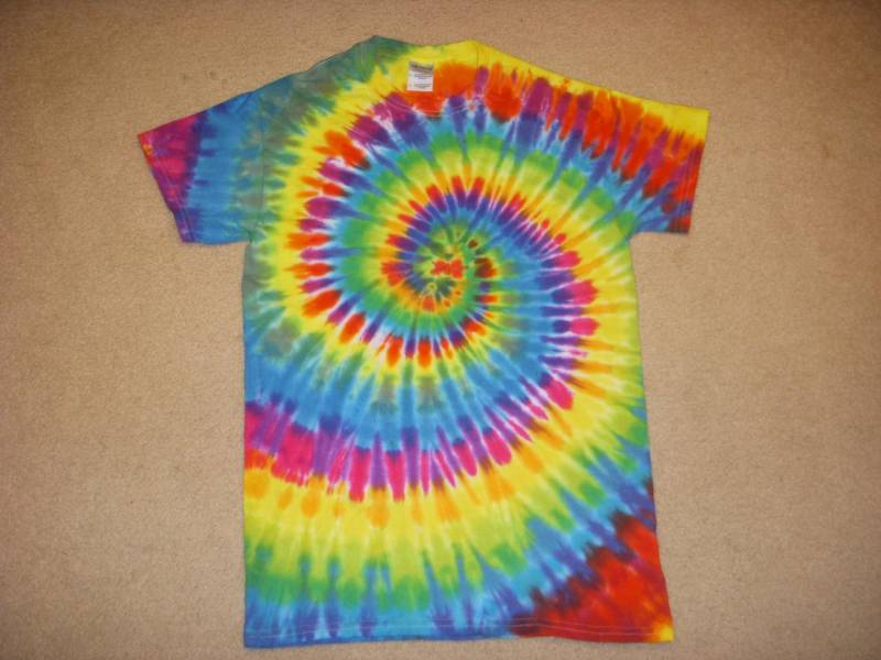 S Tie Dye Tshirt, Super Spiral-Design, Klein von syllishirts