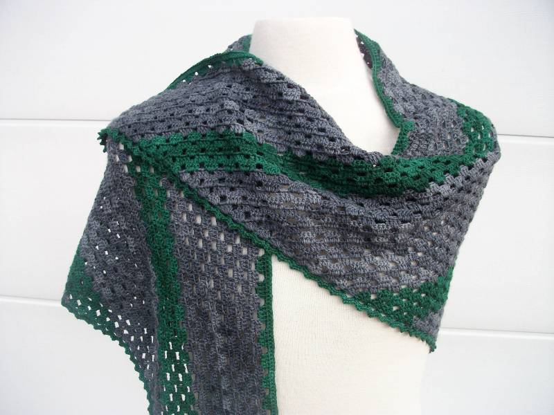 Schultertuch Gehäkelt Aus Schoppel Wolle "Wool Finest", Handmade, Crochet Shadow Painted von sylviedesignShop