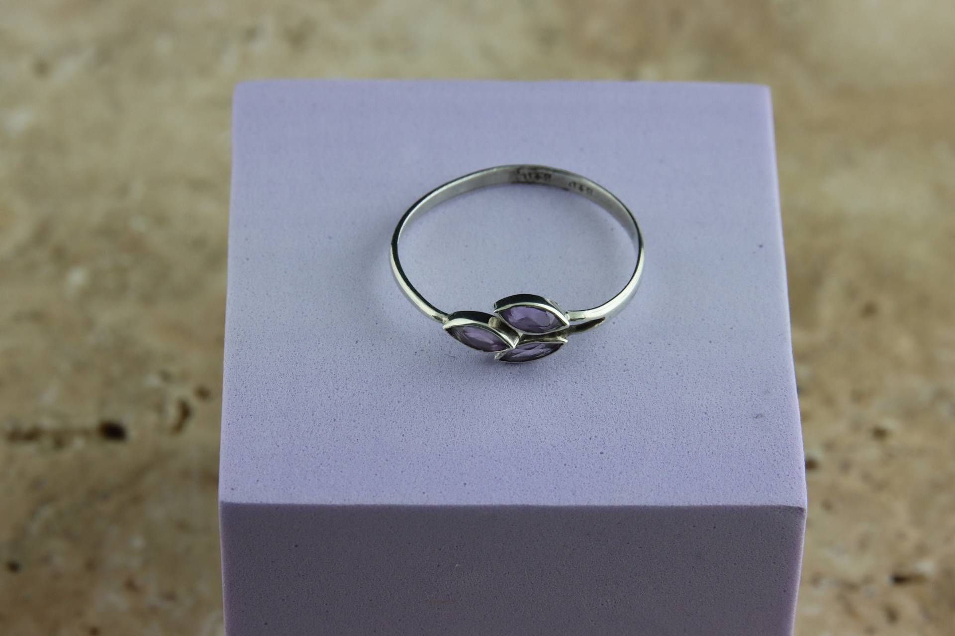 Vintage Silber Ring Mit Floralem Amethyst Design Vintage Silber Ring Mit Floralem Amethyst Design von syul