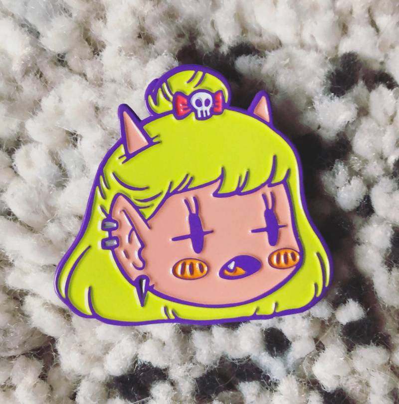 Dolly Emaille-Pin Dolly Emaille-Pin von taigaandmako