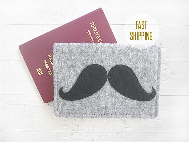 Handgemachte Filz Passport Cover Lustige Schnurrbart Reisegeschenk von talkingloves