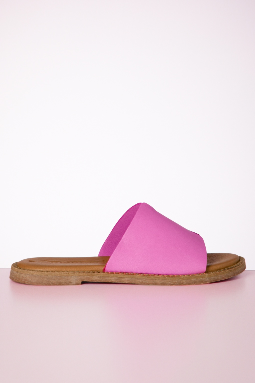 Britt Leder Slipper in Rosa von tamaris