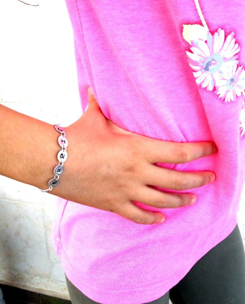 Name Armband, Sterling Silber Personalisierte Brautjungfern Geschenk, Kinder Mädchen Geschenk von tamarmani