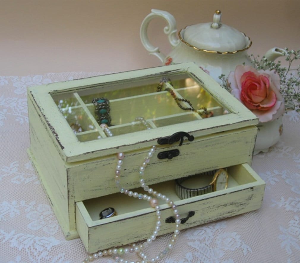 Hellgelbe Schmuckschatulle Aus Holz "Shabby Chic" - Wohnkultur, Schmuckaufbewahrung, Ringbox von tammnoony