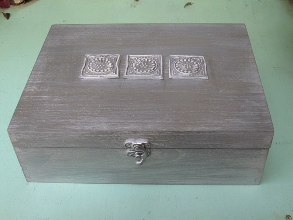Schmuckbox Metallic Silber Farbe Boho Chic Home Decor, Halsketten Lagerung, Ohrring Box, Schmuck Display von tammnoony