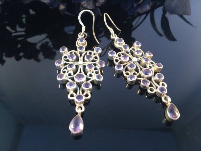 Amethyst Kronleuchter Ohrringe, Amethyst Ohrringe, .925sterlingsilber, Ohrhänger, Edelstein Schmuck, Lila Schmuck, Modern Minimalistisch Amethyst Kronleuchter Ohrringe, Amethyst Ohrringe, .925sterlingsilber, Ohrhänger, Edelstein Schmuck, Lila Schmuck, Modern Minimalistisch von taneesijewelry