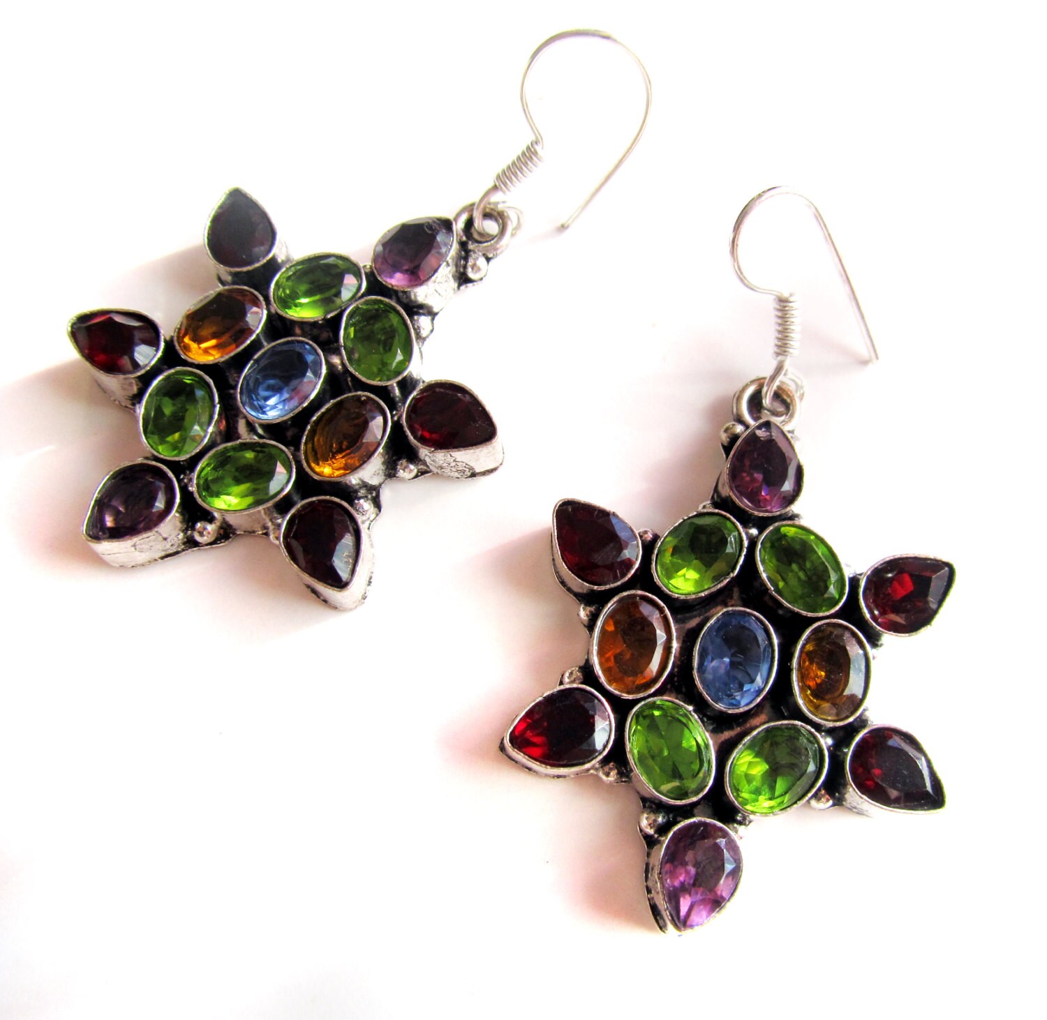 Amethyst Ohrringe Peridot, Sternohrring Sterlingsilber Granat, Ohrhängerschmuck, Geburtssteinohrringe, Lünettenset, Bio-Edelsteinschmuck Taneesi von taneesijewelry