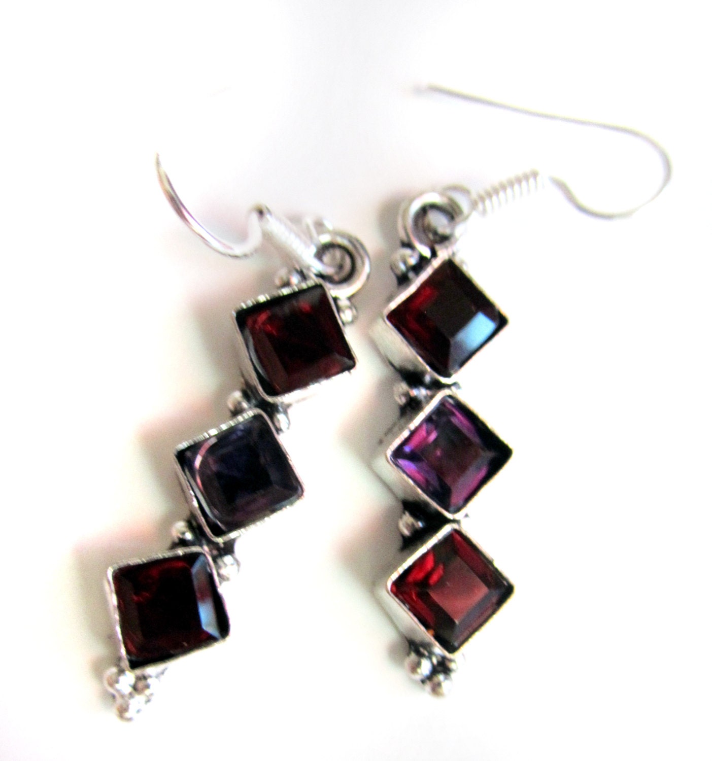 Amethyst Und Granat Ohrringe Versilbert, Von Taneesi von taneesijewelry