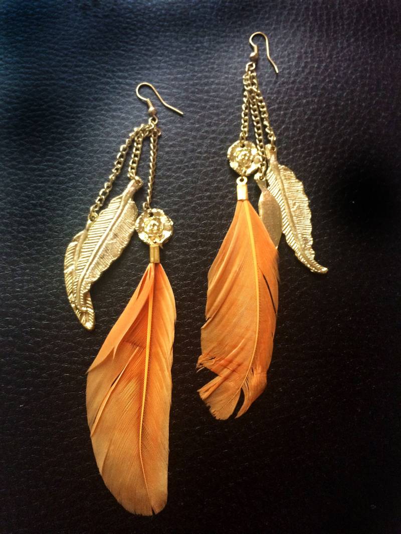 Feder Charm Ohrringe, Boho Ohrringe, Blatt Goldene Boho Hippie Schmuck Handgefertigt Exclusive By Taneesi von taneesijewelry