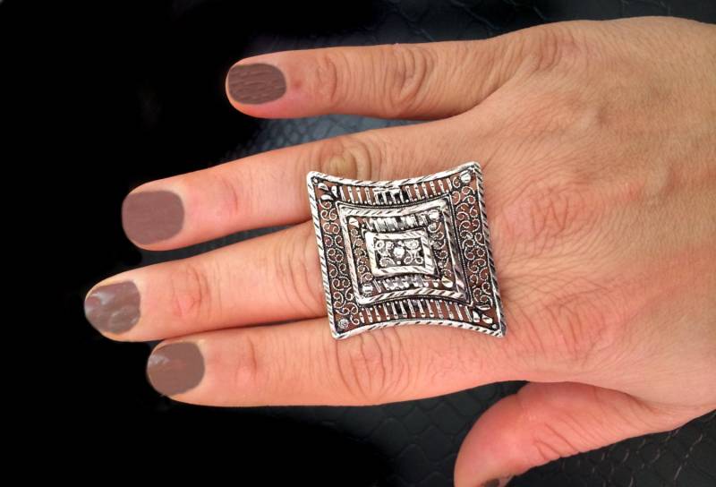 Filigraner Ring-Filigraner Verstellbarer Ring - Vintage Statement Schmuck - Black Metal Art - Einzelstück Exklusiver Designer Cocktail Ring Von Ta von taneesijewelry