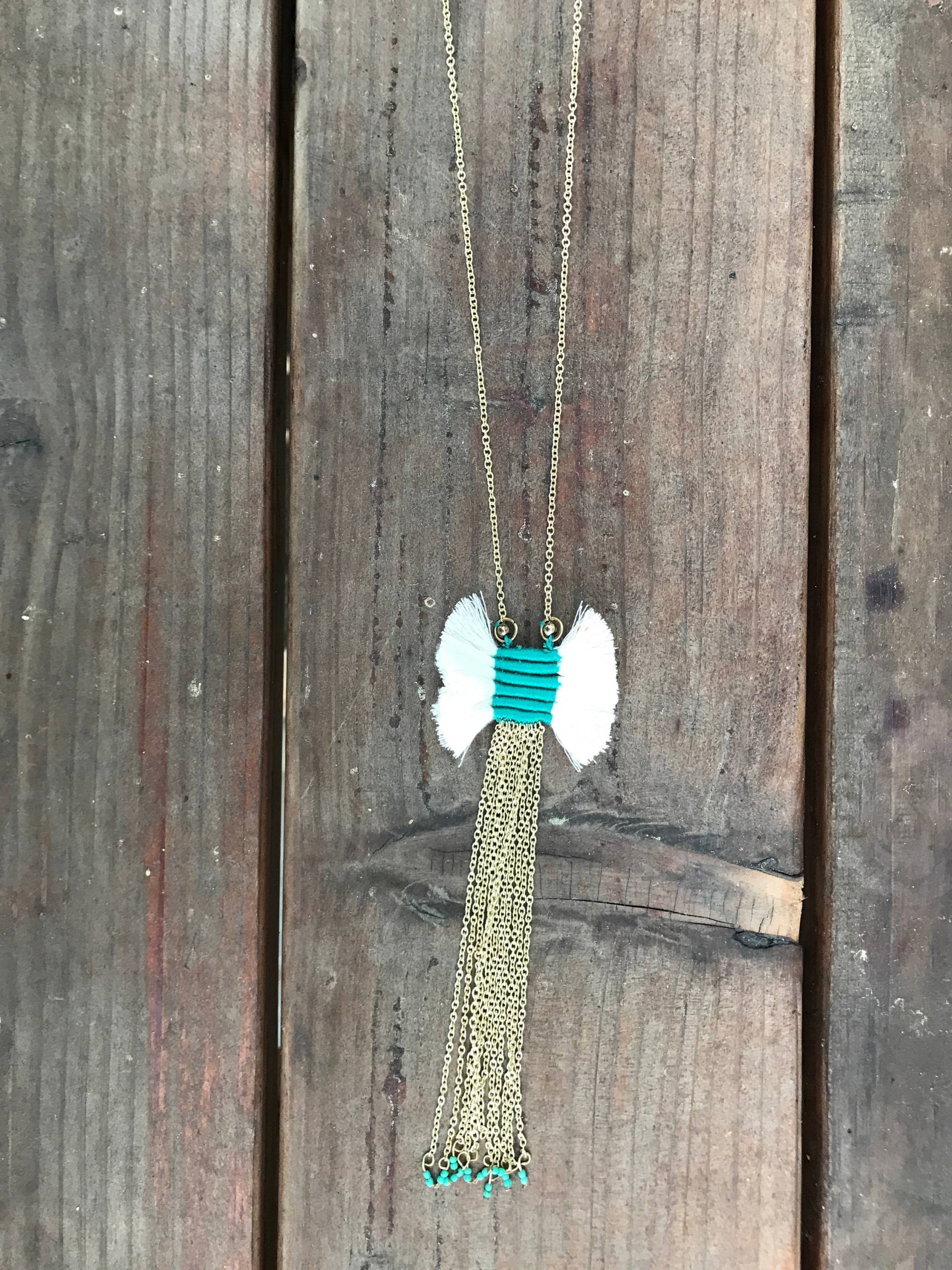 Gold Fransen Halskette, Weiße Quaste Türkis Lange Halskette, Lariat, Boho Statement Schmuck Von Taneesi von taneesijewelry