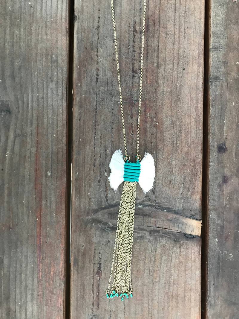 Gold Fransen Halskette, Weiße Quaste Türkis Lange Halskette, Lariat, Boho Statement Schmuck Von Taneesi von taneesijewelry