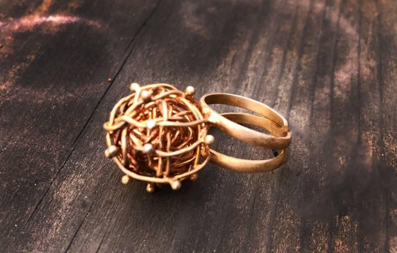 18K Vergoldeter Kugelring Aus Draht - Modernes Sterlingsilber von taneesijewelry