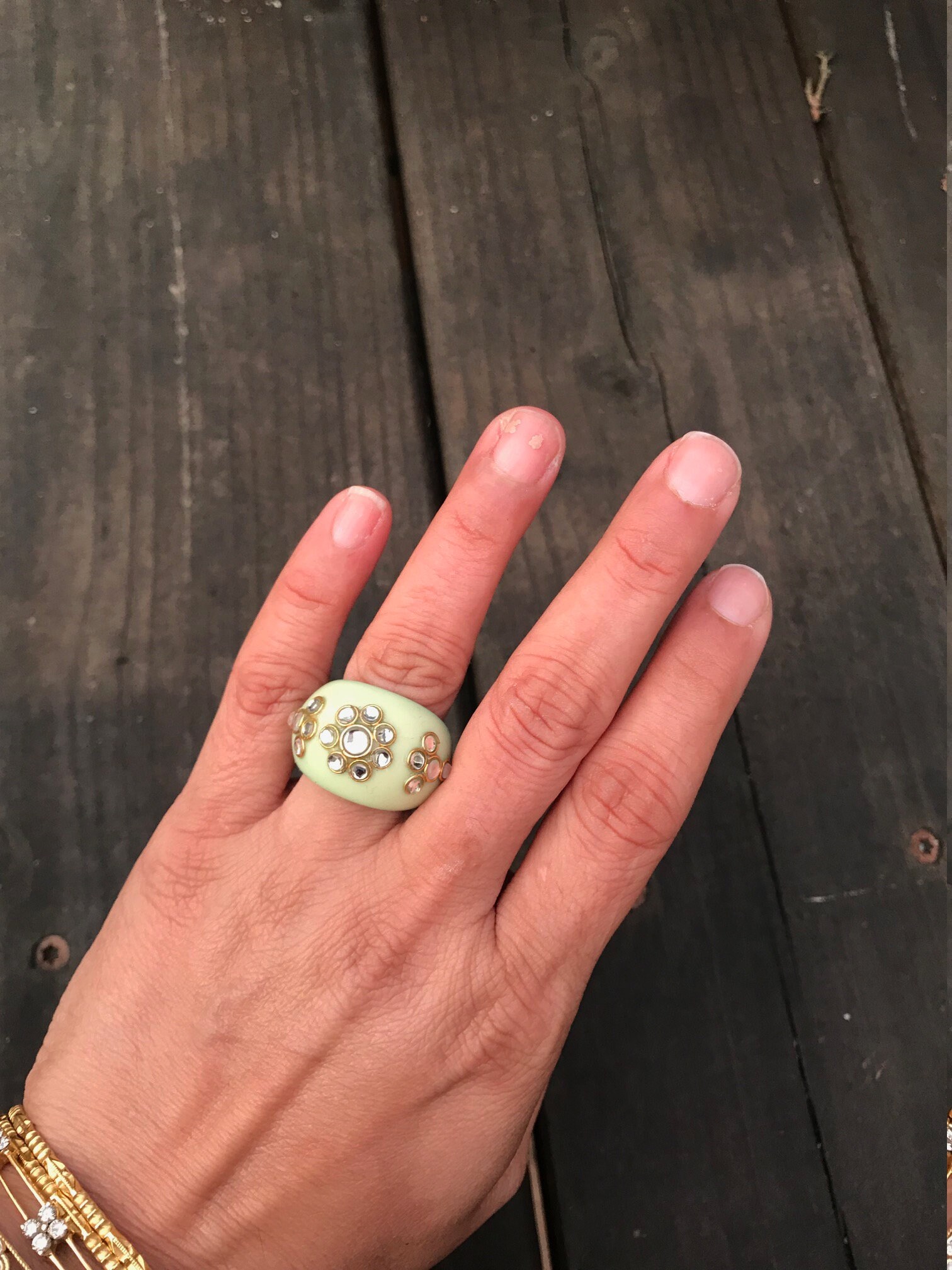 Handgefertigter Ring Kundan Achat, Pistaziengrün, 17, 5 Mm von taneesijewelry