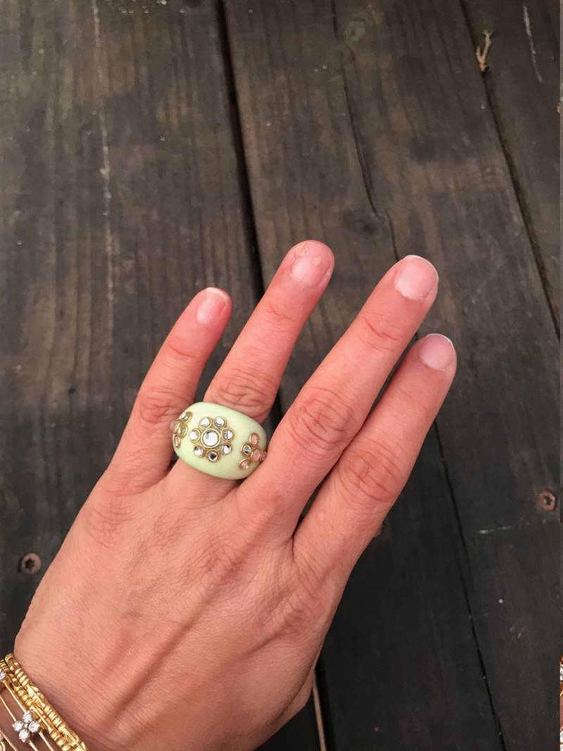 Handgefertigter Ring Kundan Achat, Pistaziengrün, 17, 5 Mm von taneesijewelry