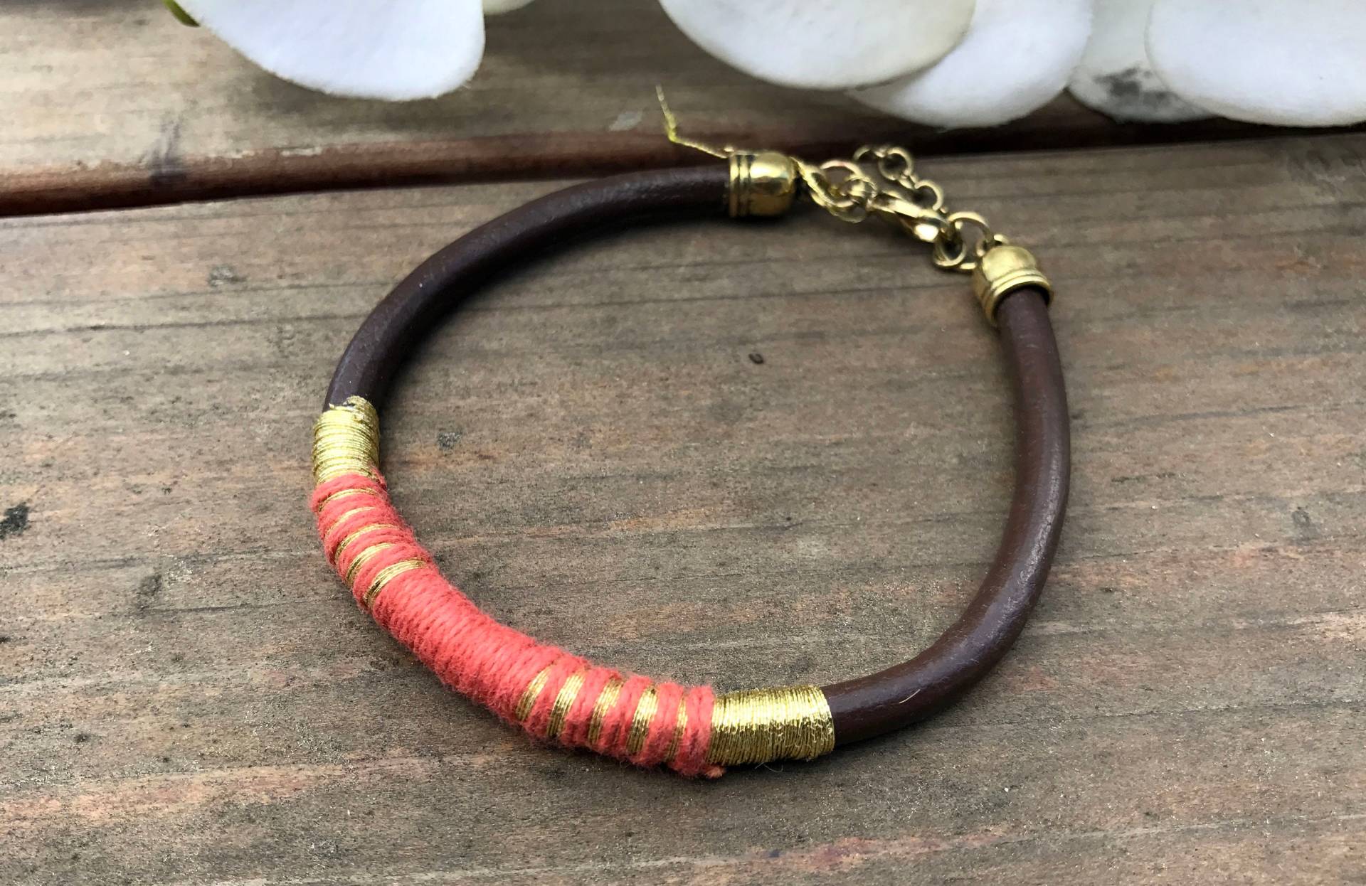 Leder-Manschettenarmband, Orange, Gold Und Braun, Unisex, Damen - Herrenschmuck, Modernes, Stapelbares, Dünnes Armband von taneesijewelry