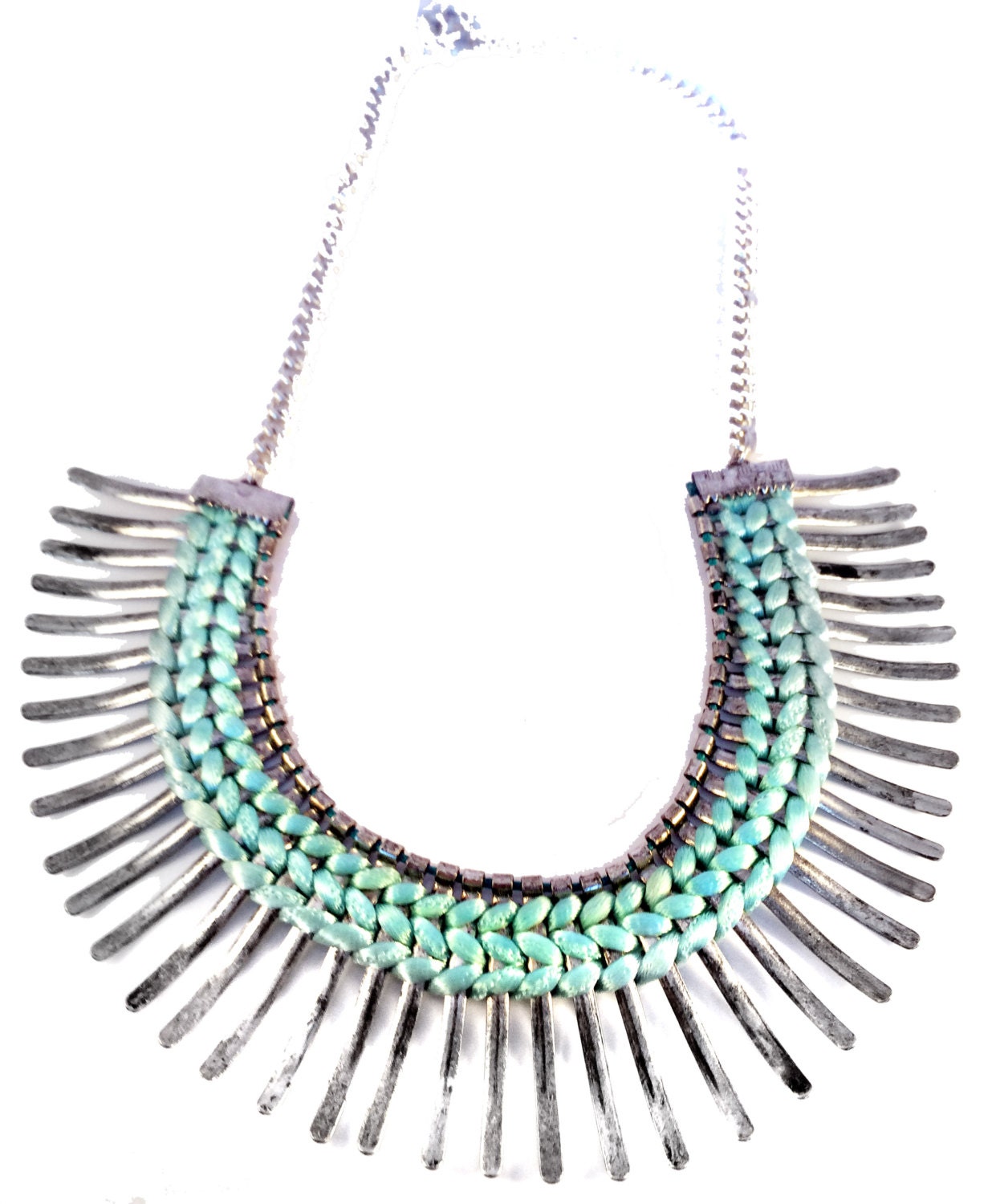 Rückverkauf Silber Fringe Halskette, Bib Boho Statement Schmuck, Pastell Sea Green Seidenfaden Halskette Von Taneesi von taneesijewelry