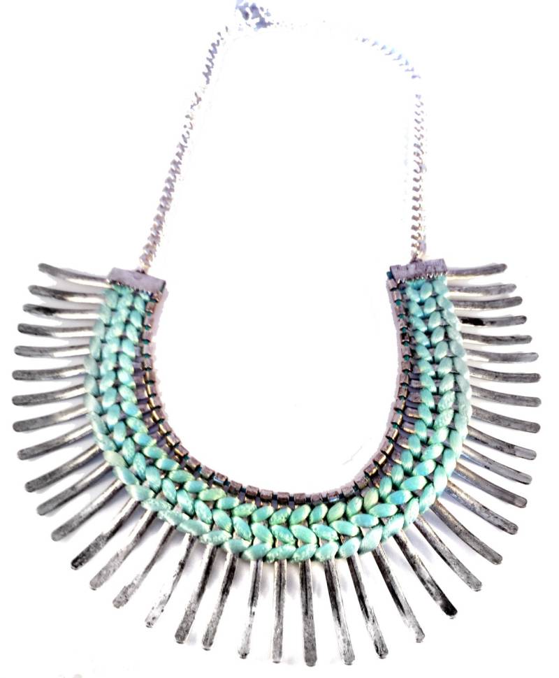 Rückverkauf Silber Fringe Halskette, Bib Boho Statement Schmuck, Pastell Sea Green Seidenfaden Halskette Von Taneesi von taneesijewelry