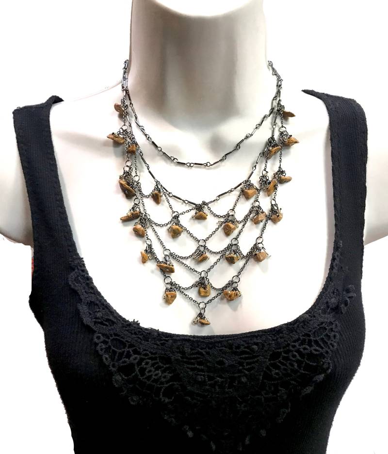 Sandstein Bib Halskette, Schwarze Kette, Boho Statement Schmuck von taneesijewelry