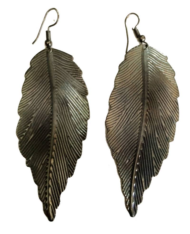 Schwarze Federohrringe, Schwarze Blattohrringe, Boho-Ohrringe, Kronleuchterohrringe, Leichter Moderner Schmuck, Exklusiv Von Taneesi von taneesijewelry