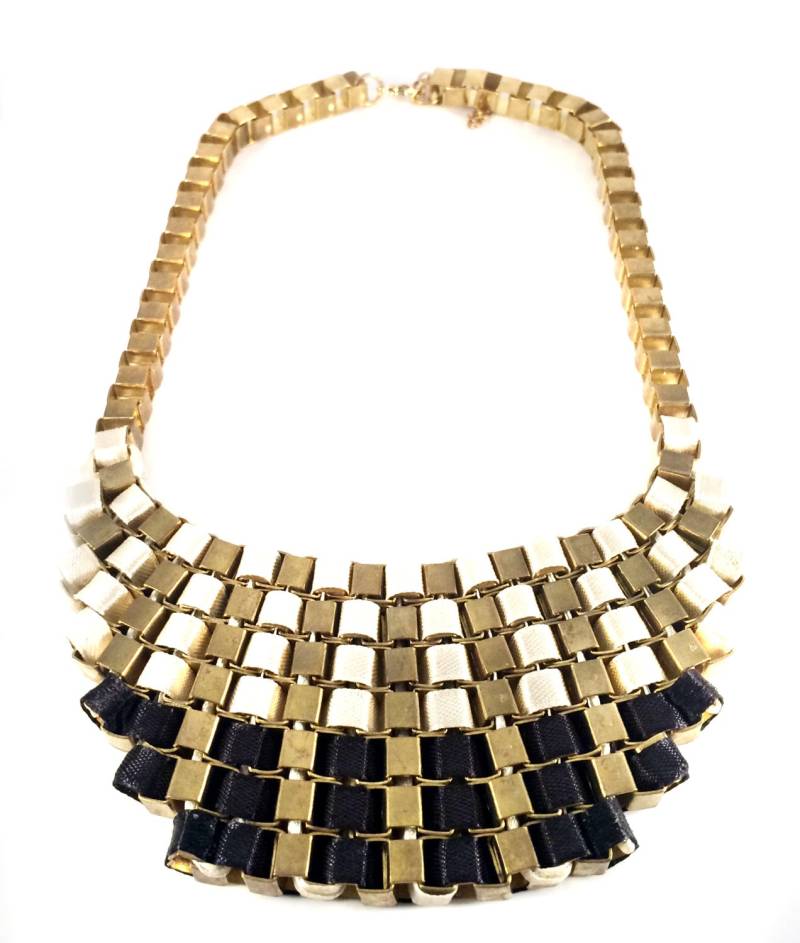 Schwarzgold Bib Halskette, Einzigartige Gold Statement Einzigartiger Seltener Art-Deco-Schmuck Von Taneesi von taneesijewelry