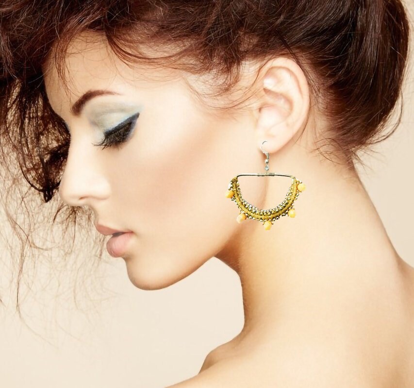 Senf Ohrringe, Ringelblume Ohrringe Boho Perlen Gelb Chand Bali Faden Perle Halbkreis Von Taneesi von taneesijewelry