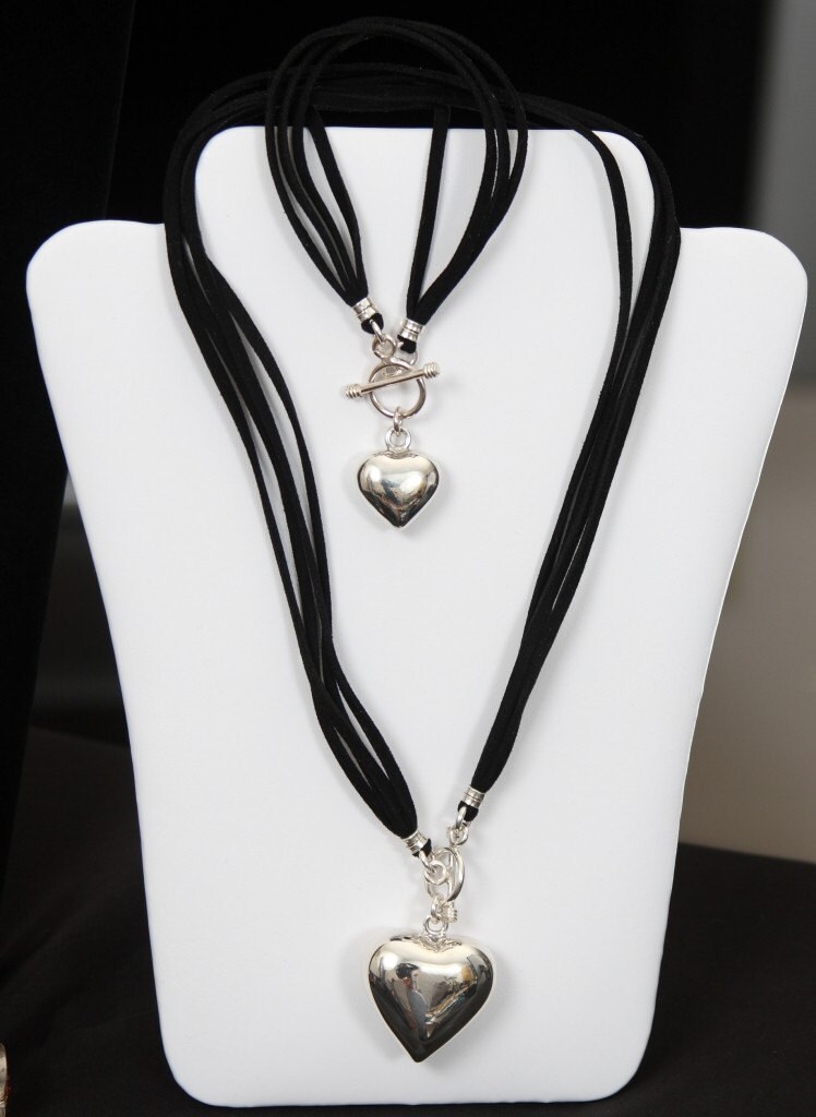 Silber Herz Halskette Armband, Sterling Schmuckset 925 Minimalist Modern Goth Schwarz Wildleder Akkord Schmuck von taneesijewelry