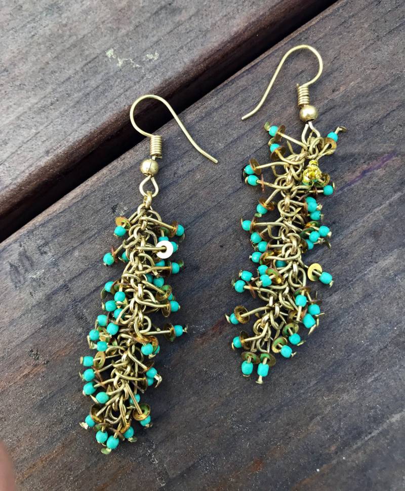 Türkis Cluster Ohrringe, Gold Pailletten Boho Ohrringe von taneesijewelry