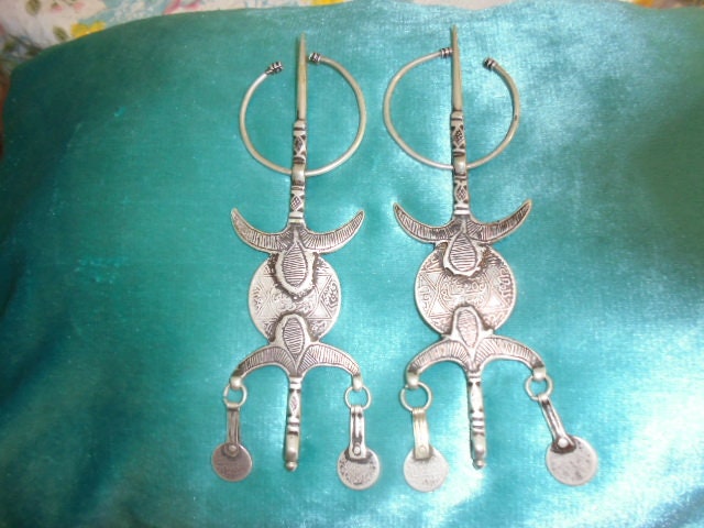 Berber Schmuck, Seltene Alte Münzfibeln, Set Mit Münzanhängern, 18 cm Lang von taounza2000