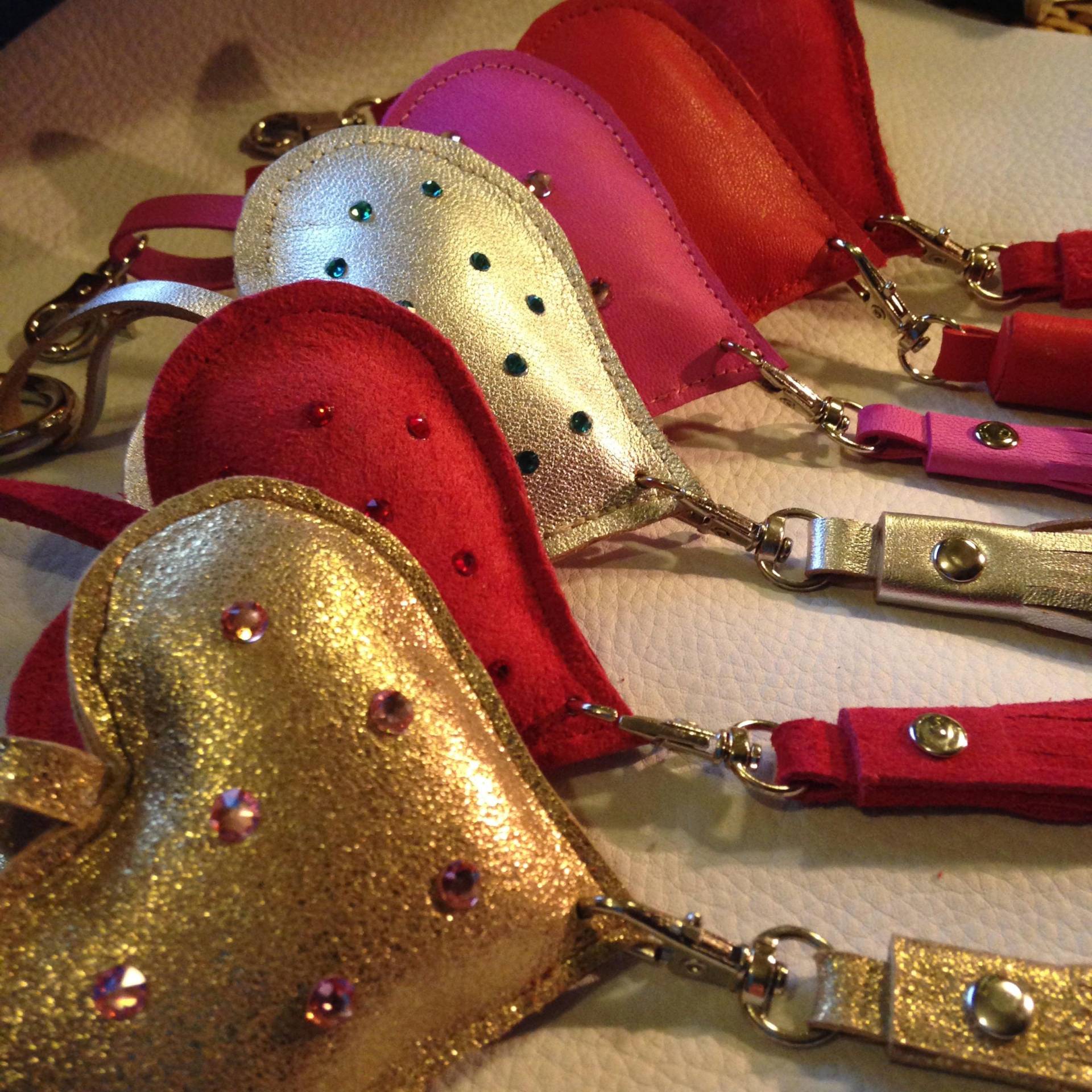Herz Und Quaste Taschenanhänger, Schlüsselanhänger, Leder Mit Swarovski Kristallen, Ideales Valentinstag Geschenk von tasselize