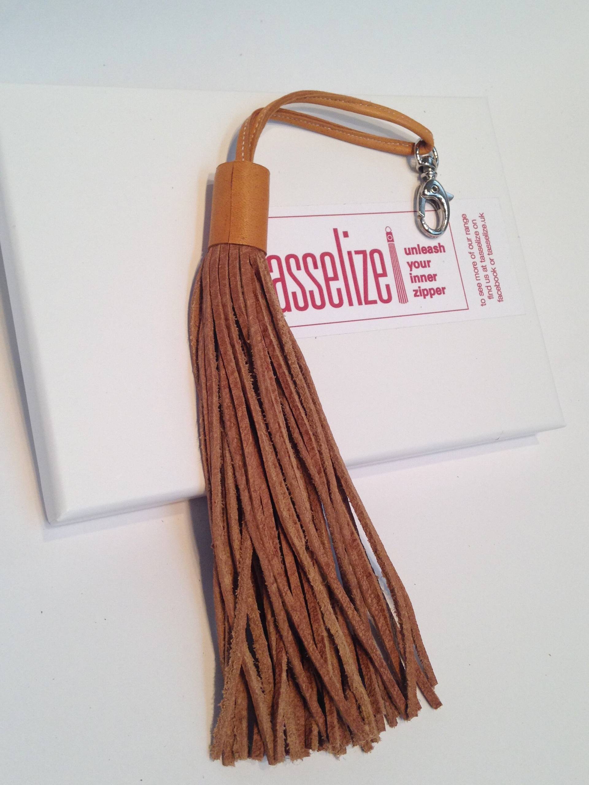 Karamell & Hellbraun Vollleder Quaste, Hellbraune Weiche Ledertasche Wunderschöne Geschwungene Quaste Karamell & Hellbraun Vollleder Quaste, Hellbraune Weiche Ledertasche Wunderschöne Geschwungene Quaste von tasselize