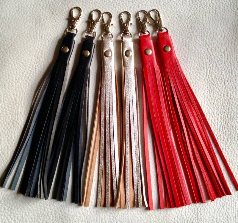 Leder-Boot-Quasten, Wildleder-Boot-Quasten, Reißverschluss-Anhänger, Taschen-Quasten-Charm, Ein Paar Clip-Quasten, Längere 19, 5 cm Quasten Leder-Boot-Quasten, Wildleder-Boot-Quasten, Reißverschluss-Anhänger, Taschen-Quasten-Charm, Ein Paar Clip-Quasten, Längere 19, 5 cm Quasten von tasselize