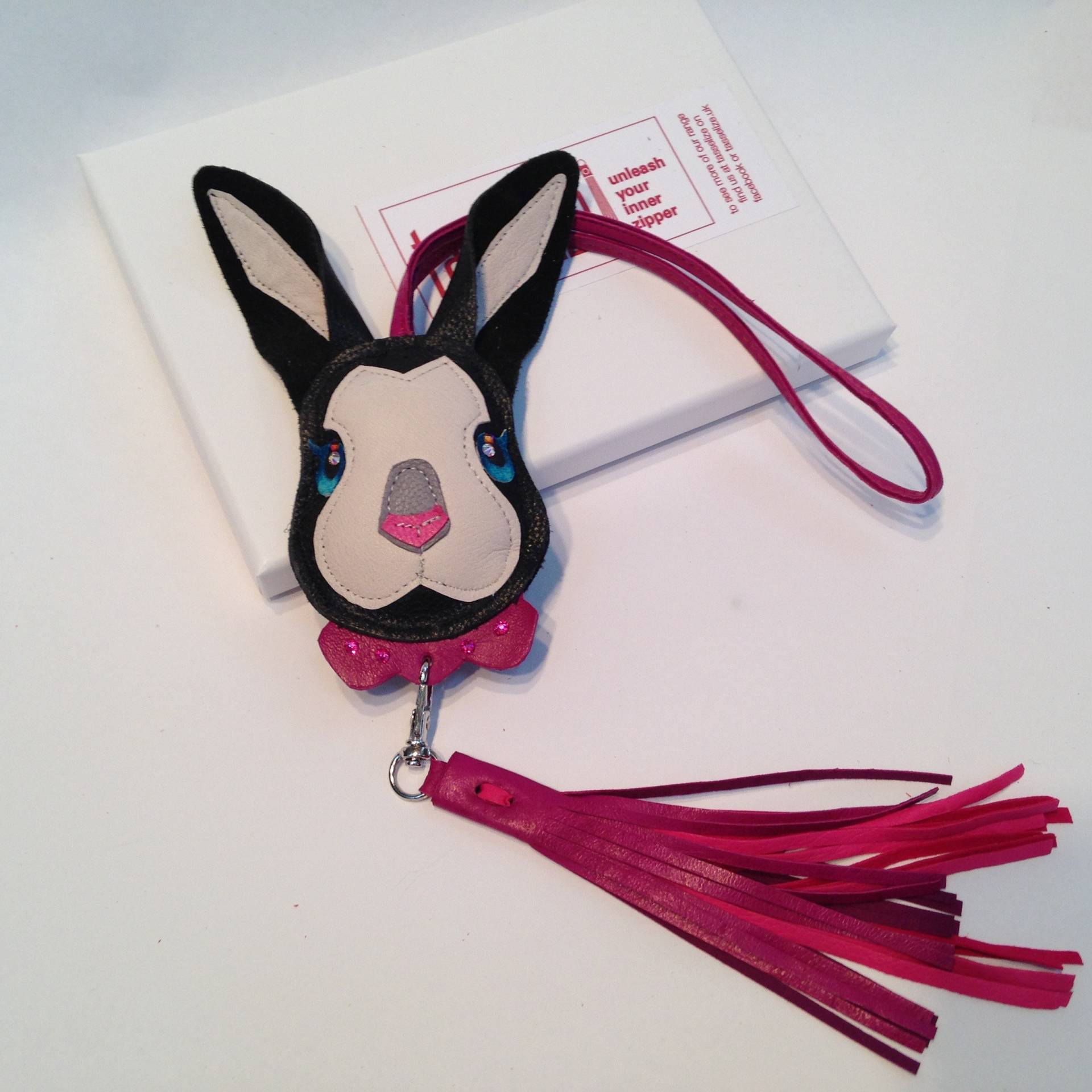 Leder Hase, Niedlicher Taschenanhänger, Weiches Nappaleder Mit Quaste Leder Hase, Niedlicher Taschenanhänger, Weiches Nappaleder Mit Quaste von tasselize