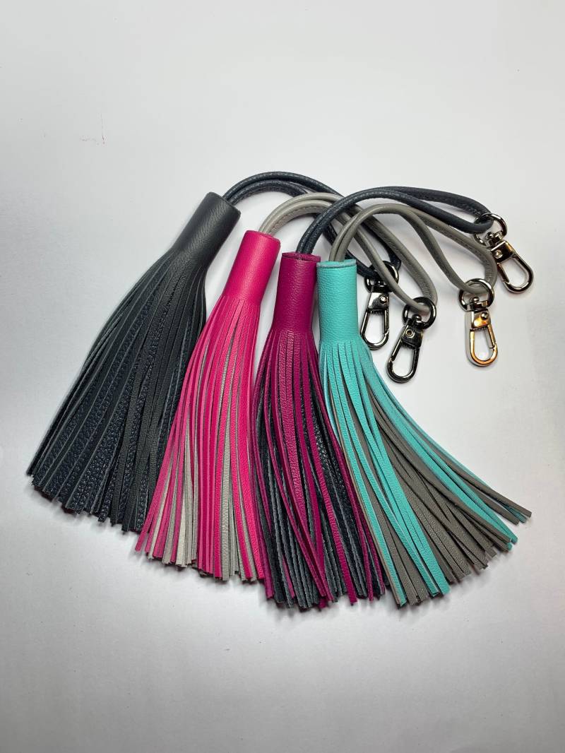 Weiche Zweifarbige Ledertasche Quaste, Super Geschmeidiges Fell, Sehr Fein Von Hand Geschnitten in Juicy Colours, Pink, Magenta, Mint & Grau Edel Und Weiche Zweifarbige Ledertasche Quaste, Super Geschmeidiges Fell, Sehr Fein Von Hand Geschnitten in Juicy Colours, Pink, Magenta, Mint & Grau Edel Und von tasselize