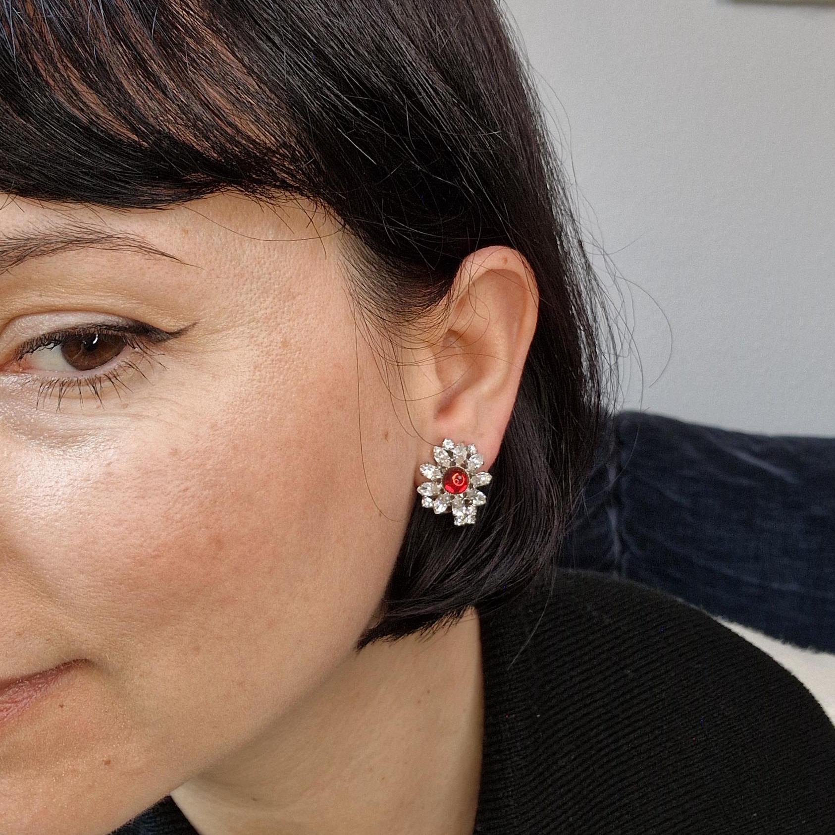 Vintage Christian Dior Rote Kristall Blumen Ohrclips, 80Er Jahre von tbymallano