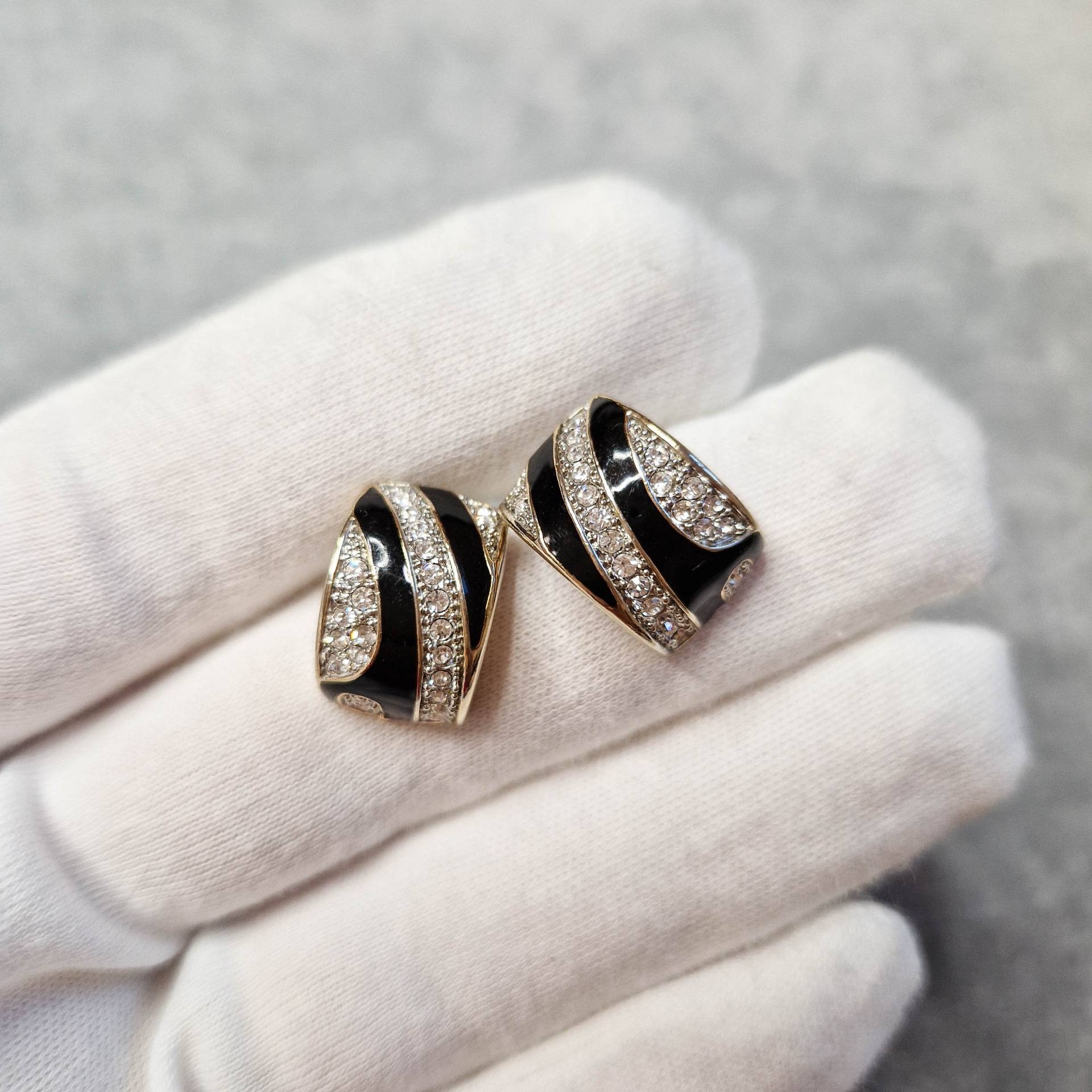 Vintage Silber Ton Ohrstecker Schwarze Emaille & Strass von tbymallano