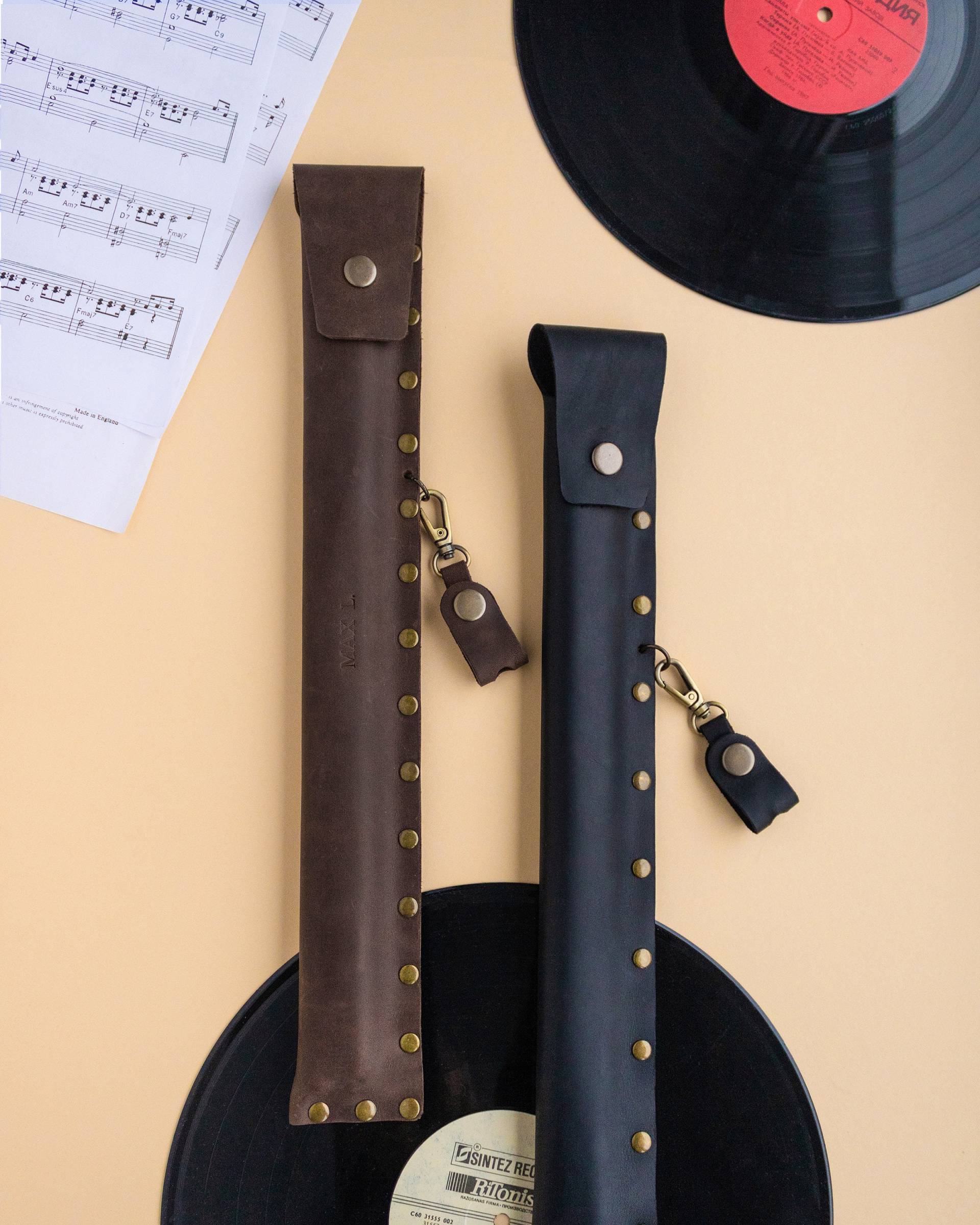 Personalisierter Drumstick Halter, Personalisiertes Geschenk Für Musiker, Etui, Drumstick Ledertasche, Musiker Personalisierter Drumstick Halter, Personalisiertes Geschenk Für Musiker, Etui, Drumstick Ledertasche, Musiker von tefia