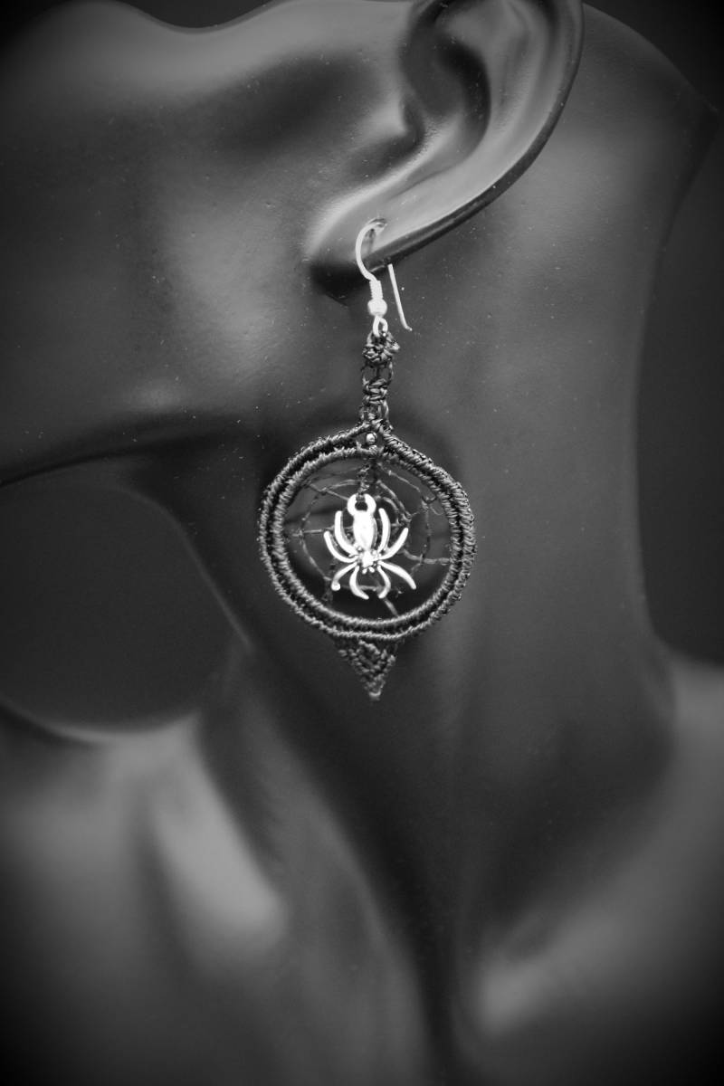 Einzigartige Spinnennetz Ohrringen, Unikat Einzigartige Spinnennetz Ohrringen, Unikat von tenderArtbyChaos