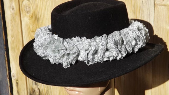 Handgestricktes Hutband Mit Rüschen Mehrfarbiges Acryl-Metallic-Garn von teresab4332