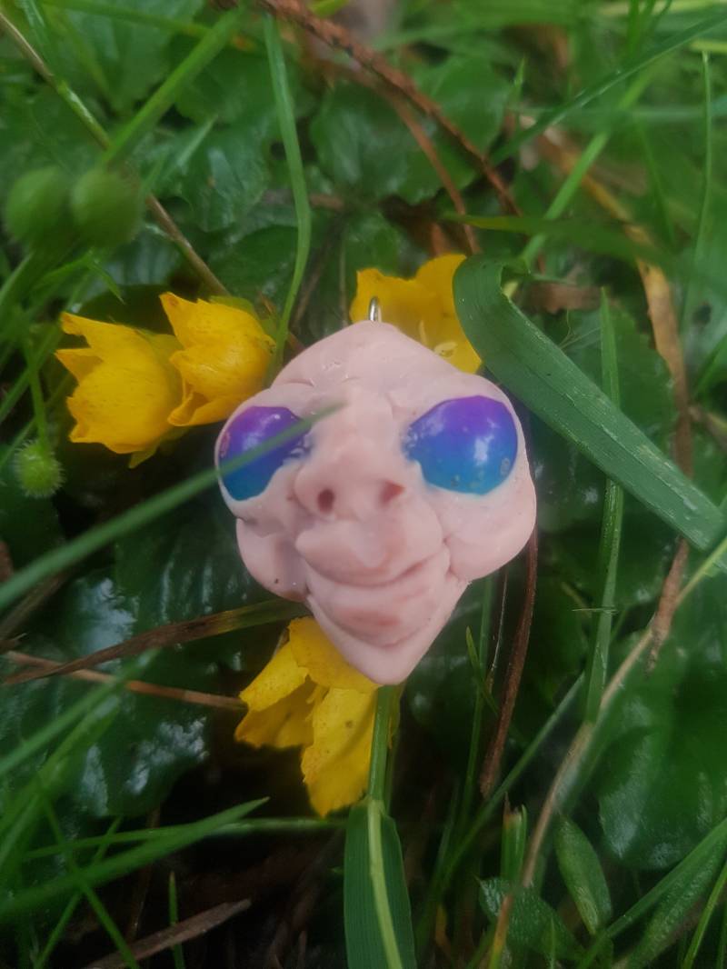 Seltsame Und Niedliche Puppenkopf Anhänger von terkapio