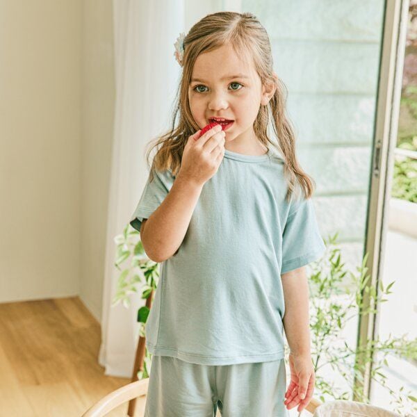 tetoi-vienna TENCEL kurzarm T-Shirt und kurze Hose Kinder Set "Waldbad" von tetoi-vienna