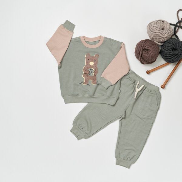 tetoi-vienna TENCEL kuscheliges Kinder Sweatshirt Hose Set "Alpenflausch Bär" von tetoi-vienna