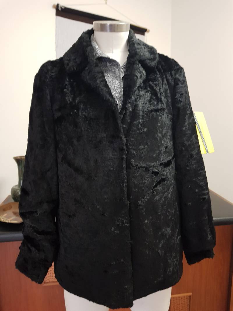 Schwarze Kunstpelzjacke Mit Bündchen Von Stephen Datner Aus Stilvollem Mourley in Einer Kleinen Größe 10 von texanddaisyvintage