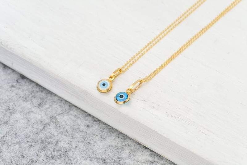 14K Solid Gold Evil Eye Halskette Kleiner Schutz-Anhänger / von thalassajewelry