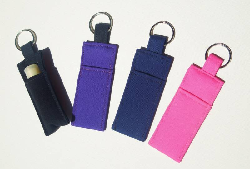 Einfarbig Lippenbalsam Schlüsselanhänger Halter Chapstick Cozy Key Fob Einfarbig Lippenbalsam Schlüsselanhänger Halter Chapstick Cozy Key Fob von thameowdesigns