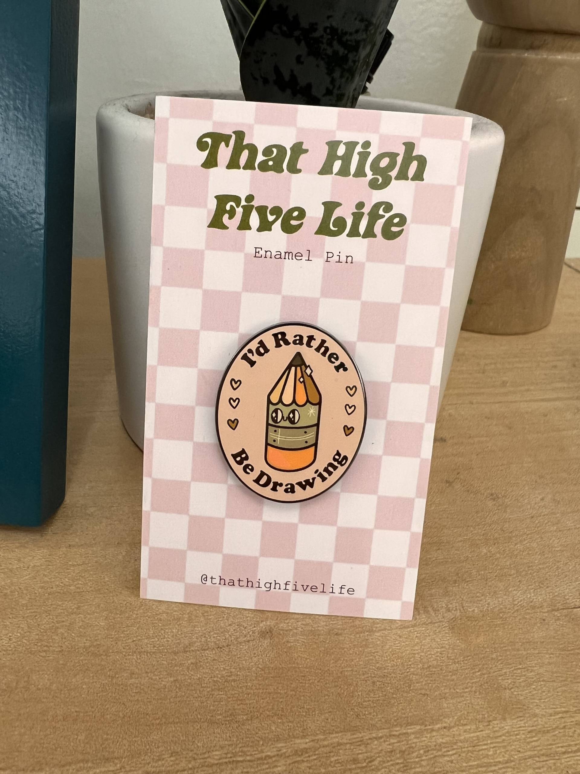 I'd Rather Be Drawing Enamel Pin, Künstler Geschenk, Niedliche Emaille Pin I'd Rather Be Drawing Enamel Pin, Künstler Geschenk, Niedliche Emaille Pin von thathighfivelife