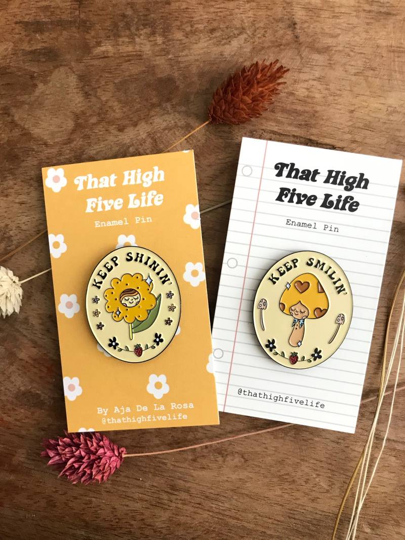 Keep Smilin' & Shinin' Emaille Pin, Gänseblümchen Pilz Pin Niedliche von thathighfivelife